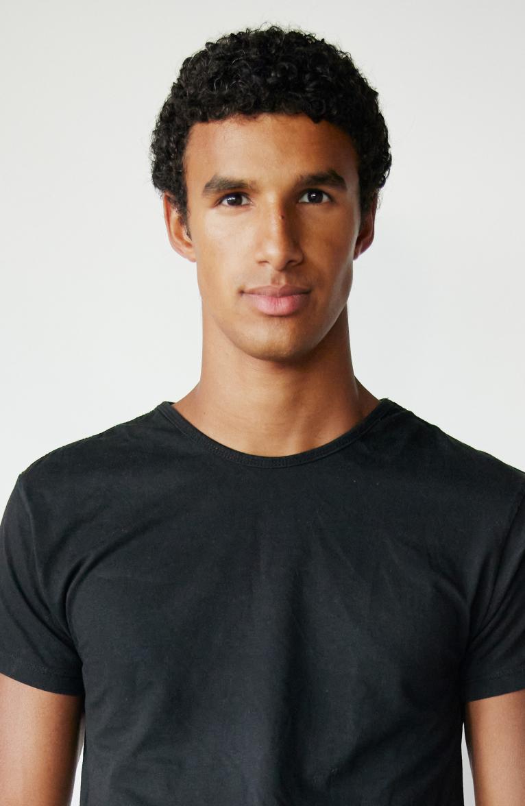 model-Yonis.-3957